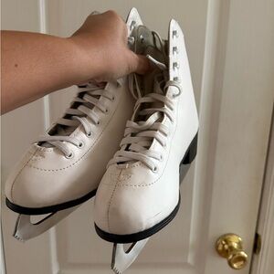 Classic White Ice Skates gently used